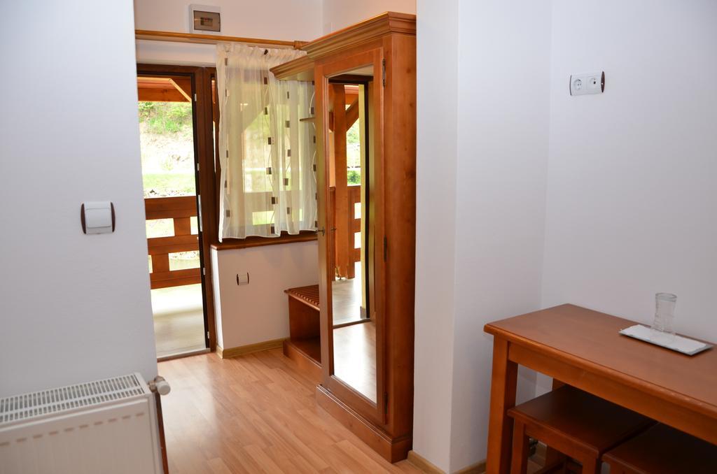 Lapociu Bed & Breakfast Cimpeni Exterior photo